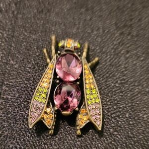 HEIDI DAUS QUEEN BEE BRONZE PIN WITH LARGE TOPAZ SWAROVSKY CRYSALS.